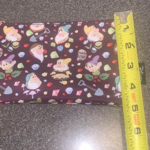 Disney Loungefly: Snow White’s  7 Dwarfs Cosmetic Bag: New No Tags - Picture 5 of 6